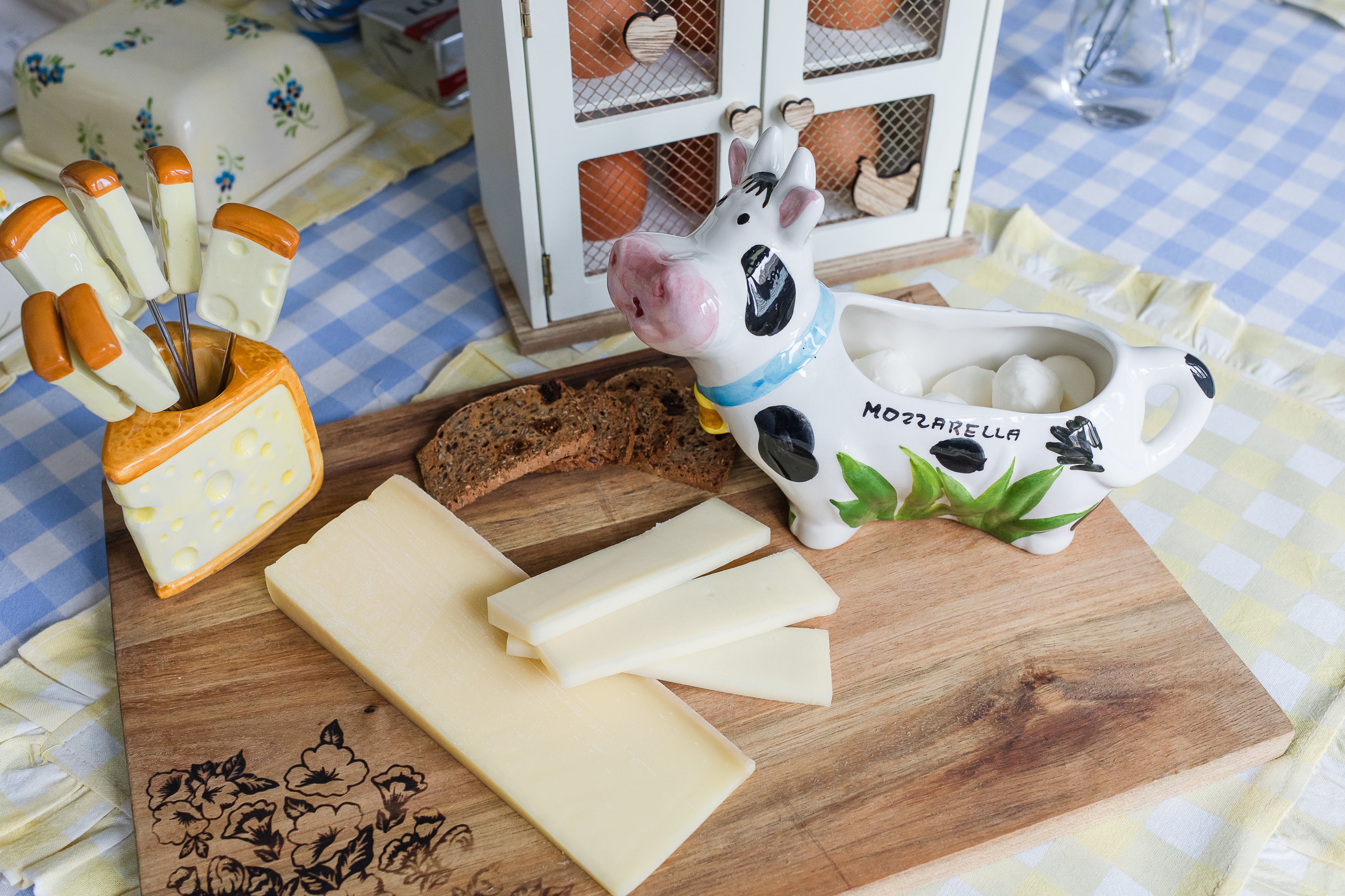 Mozzarella Cow Holder