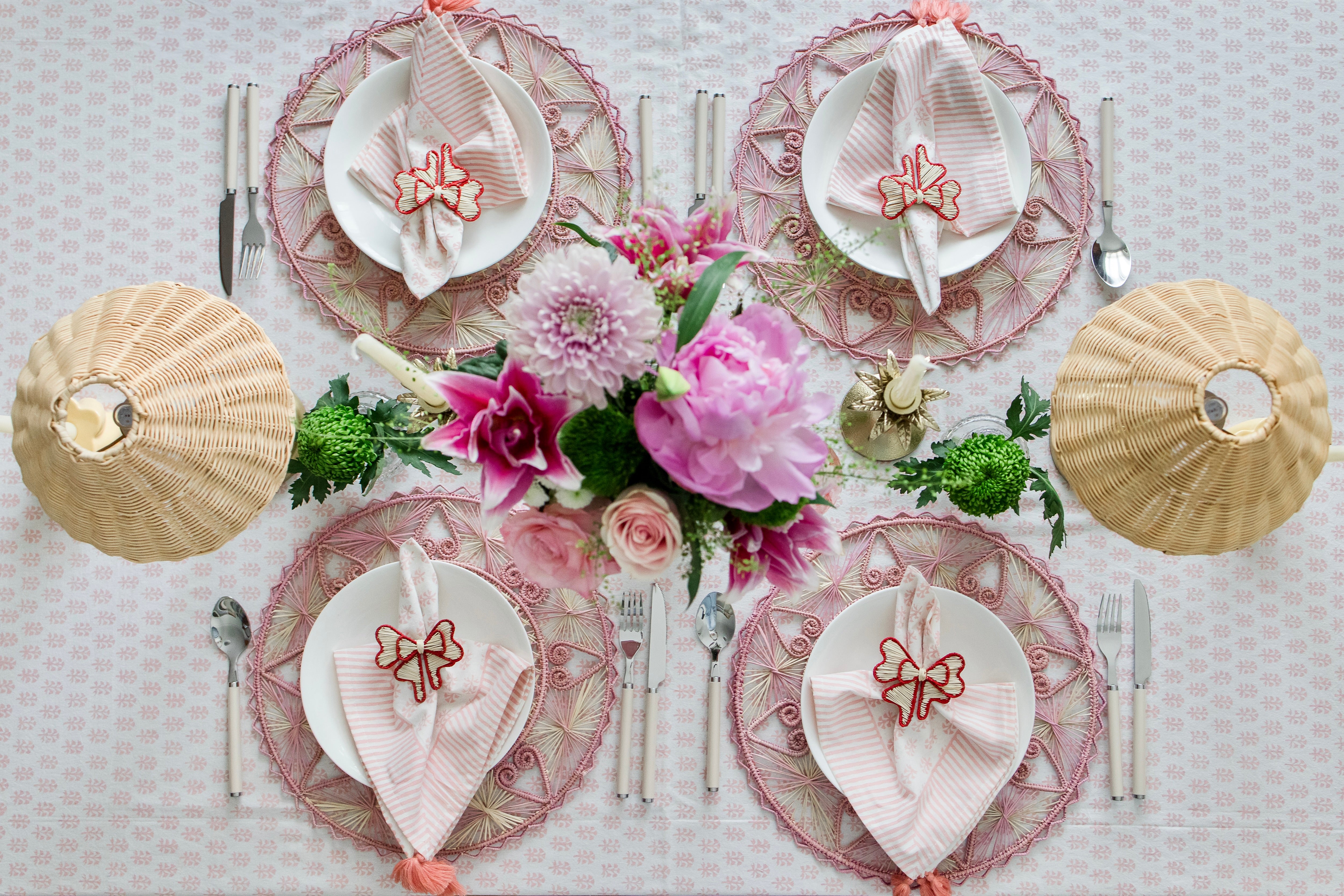 Hand-Woven Iraca Palm Placemat in Heart – Natural Farmhouse Table Setting