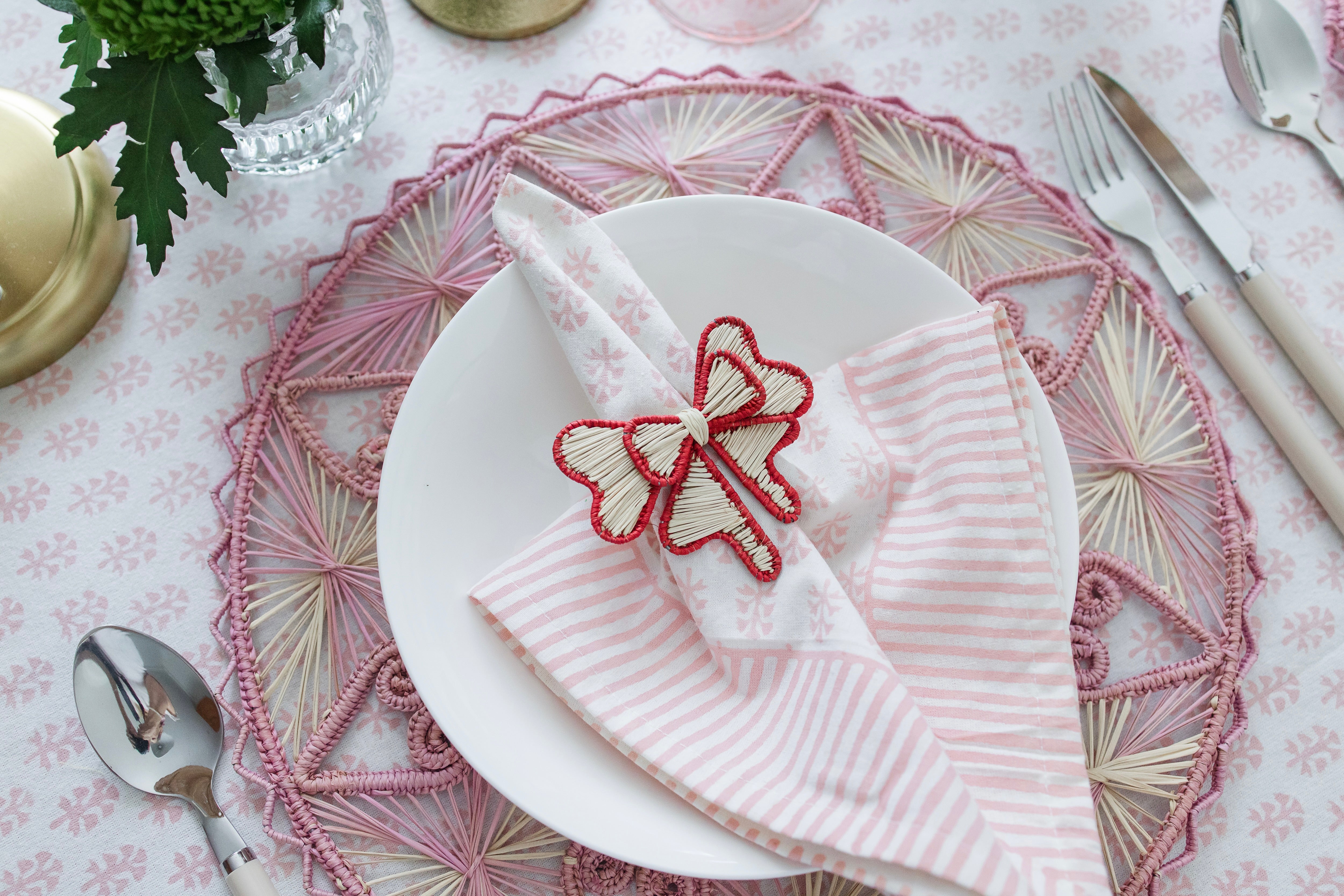 Hand-Woven Iraca Palm Placemat in Heart – Natural Farmhouse Table Setting